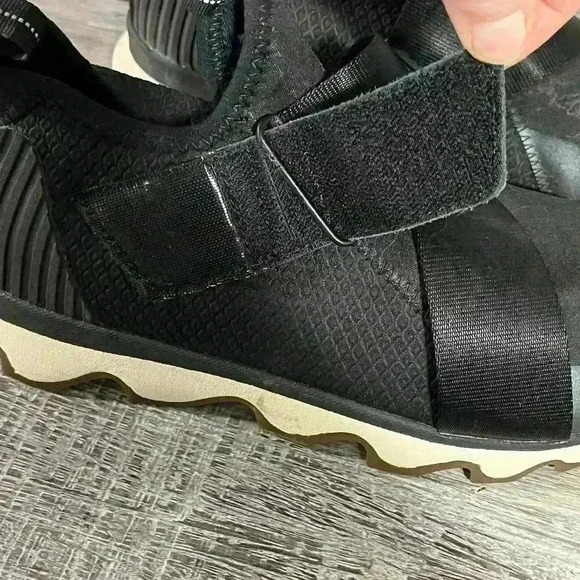 Sorel Women’s Kinetic Sneak Black Slip On Sneakers Size 8 Athletic Walking Shoes - Picture 3 of 12